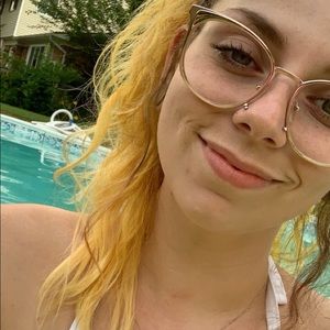 Meet your Posher, Leah